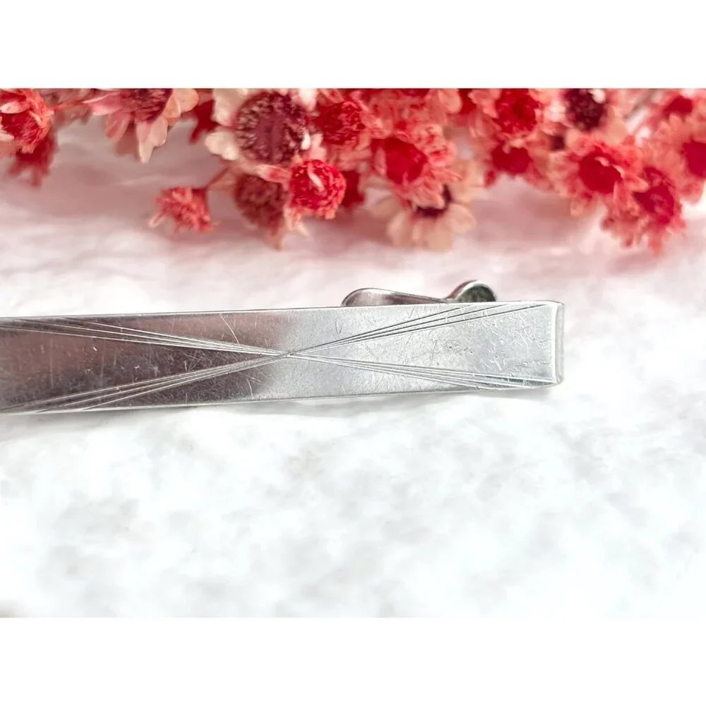 Minimalist 80's Style X Carved Silver Toned Vintage Men's Tie Bar | Tie Clip